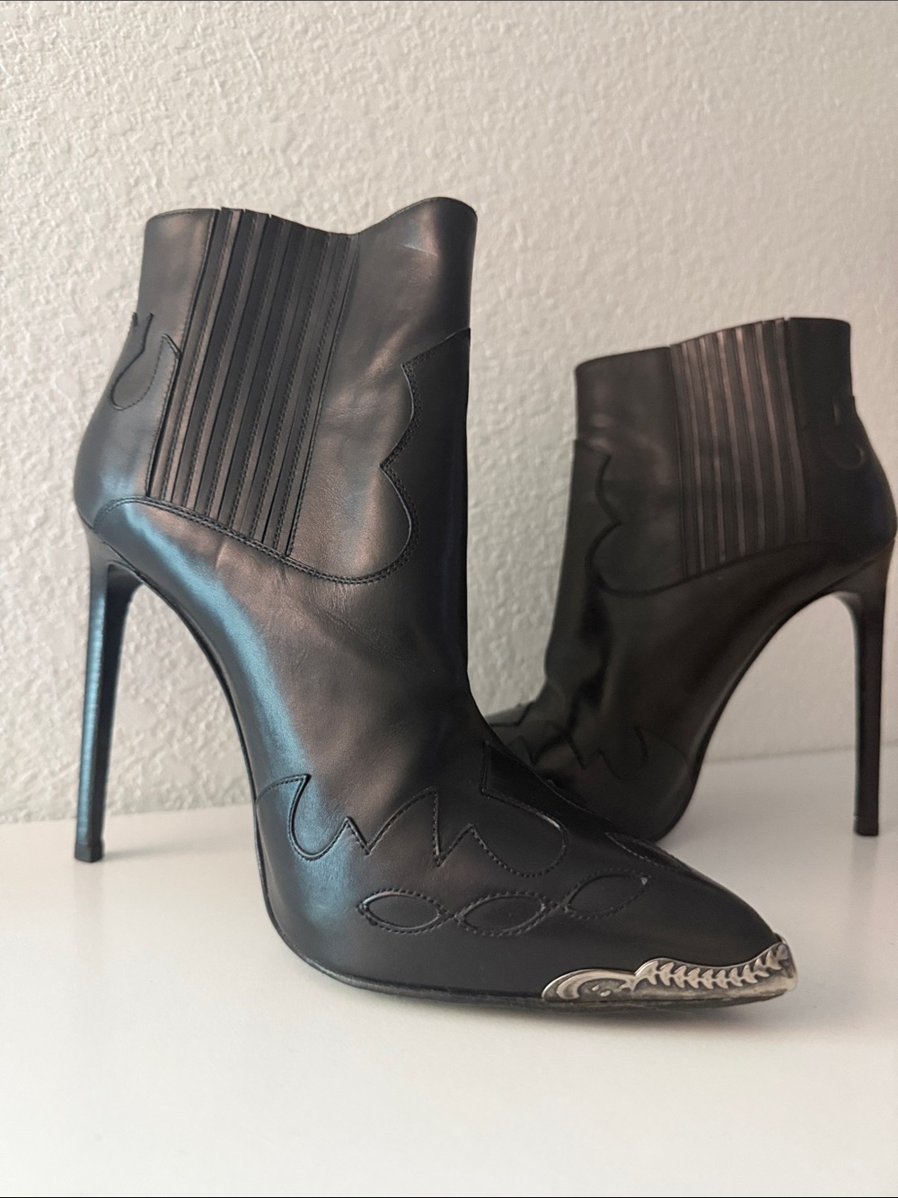 Authentic STUNNING Saint Laurent Black Leather Pointed Toe Stiletto Ankle Boots